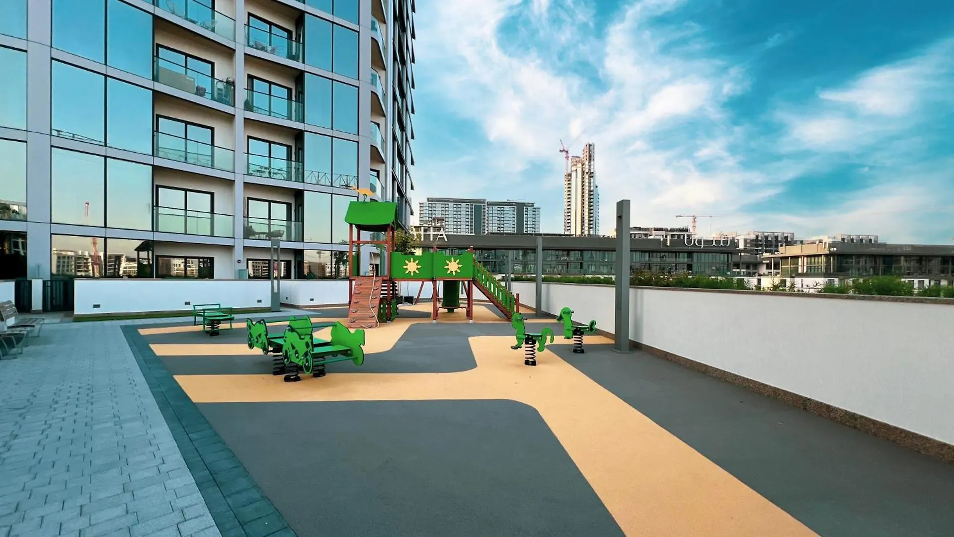 アパート Easemytrip - Sobha Waves Luxury, 1Br Apt With Burj Khalifa View ドバイ