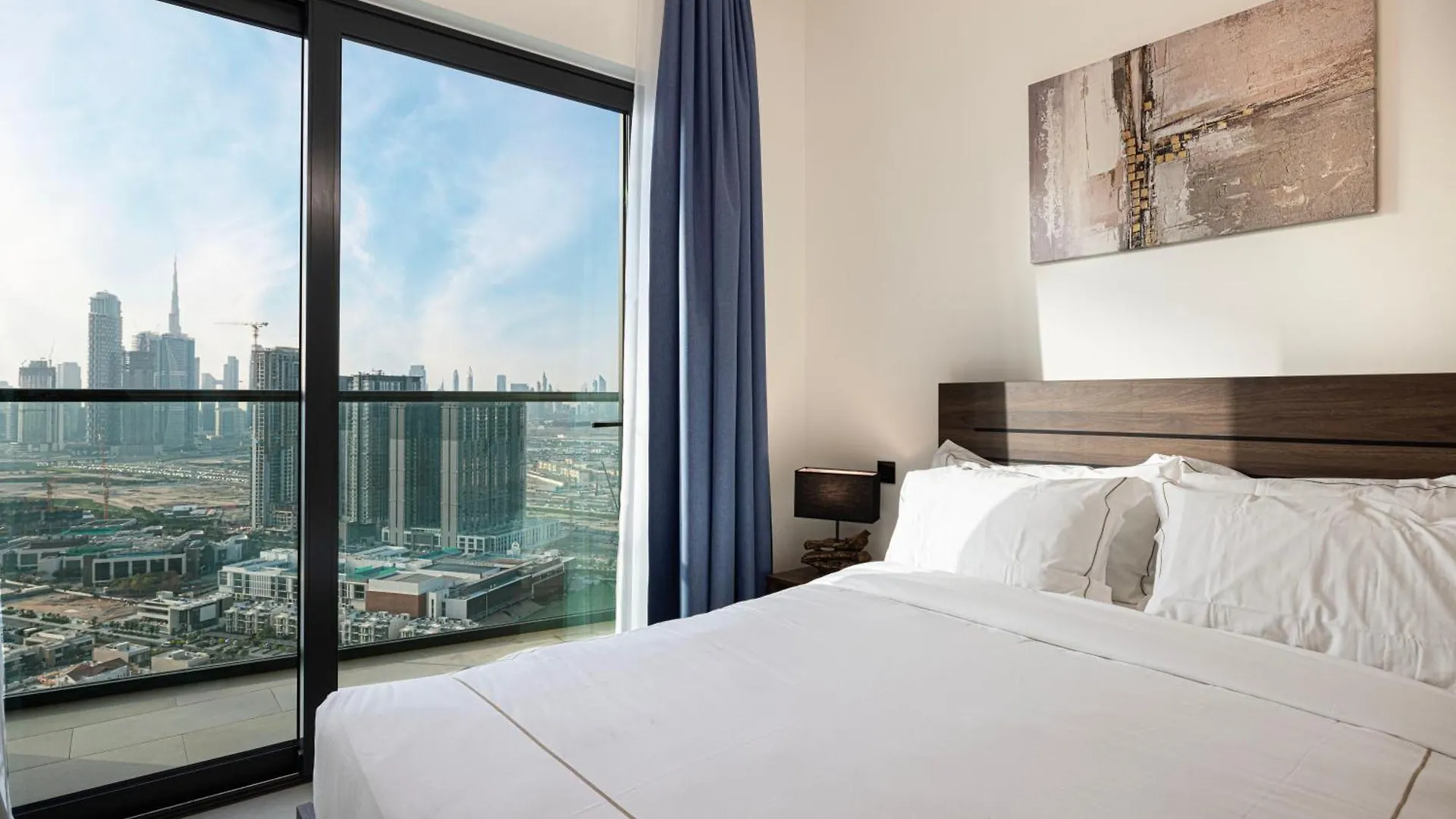 Easemytrip - Sobha Waves Luxury, 1Br Apt With Burj Khalifa View Dubai
