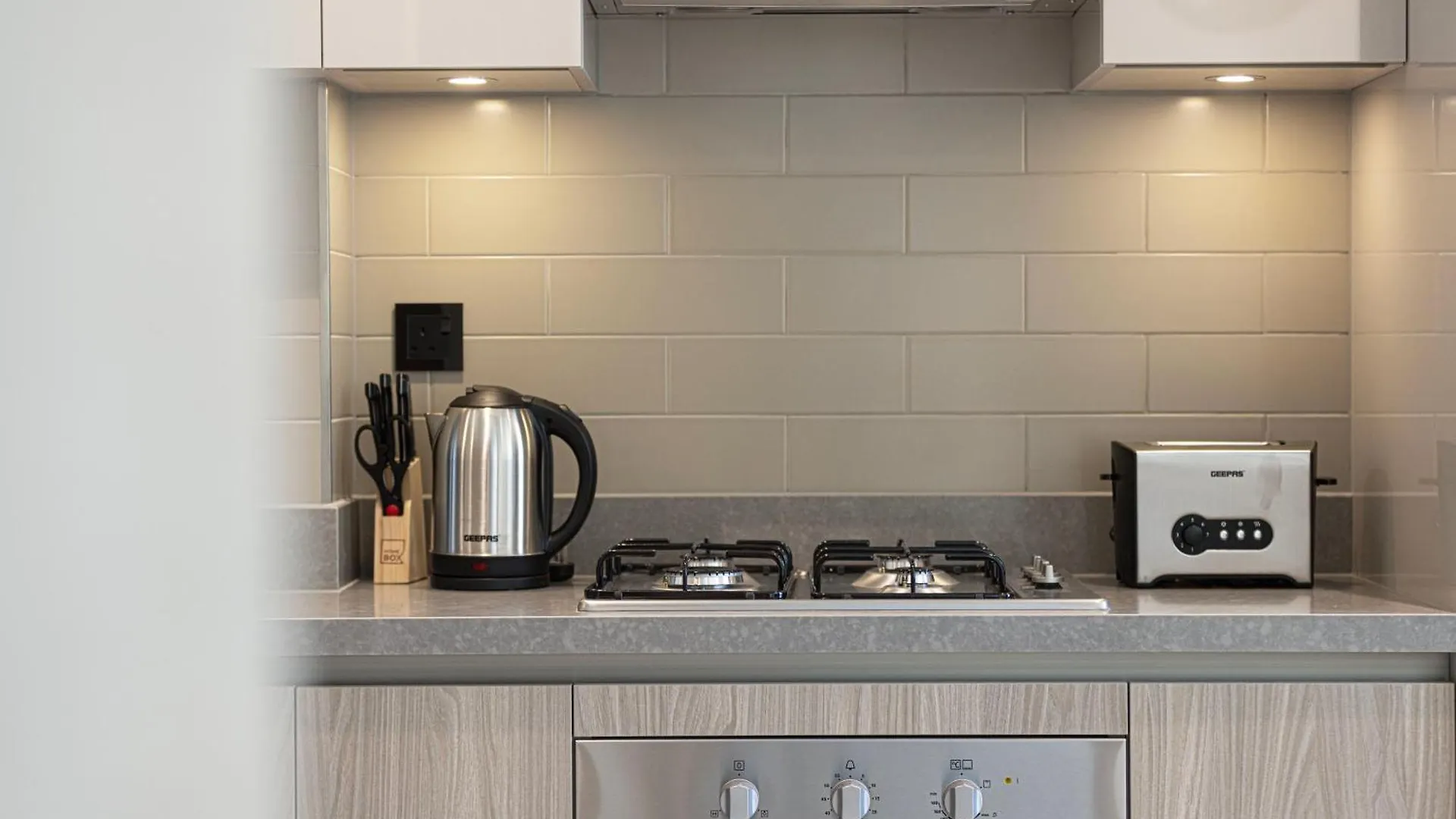 Easemytrip - Sobha Waves Luxury, 1Br Apt With Burj Khalifa View Dubai Apartment